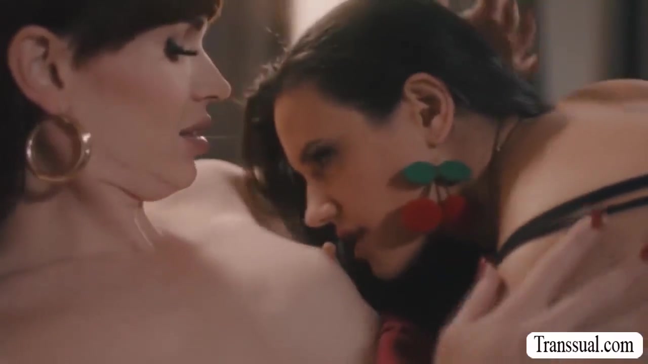 Skinny Tranny Babe Licks And Fucks Her Busty