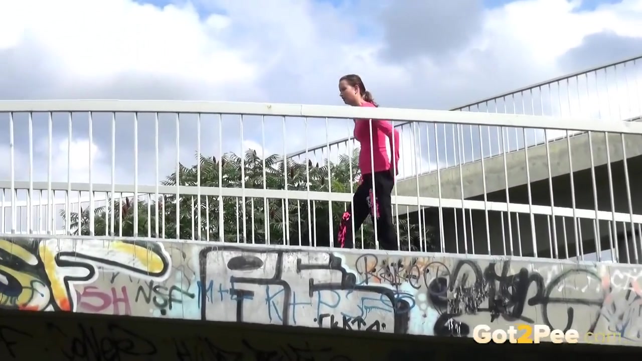 Urine Squirts From Pretty Girls Peeing In The Street