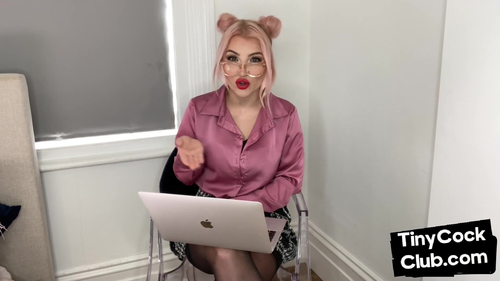 Cute bae in glasses commeting small dick