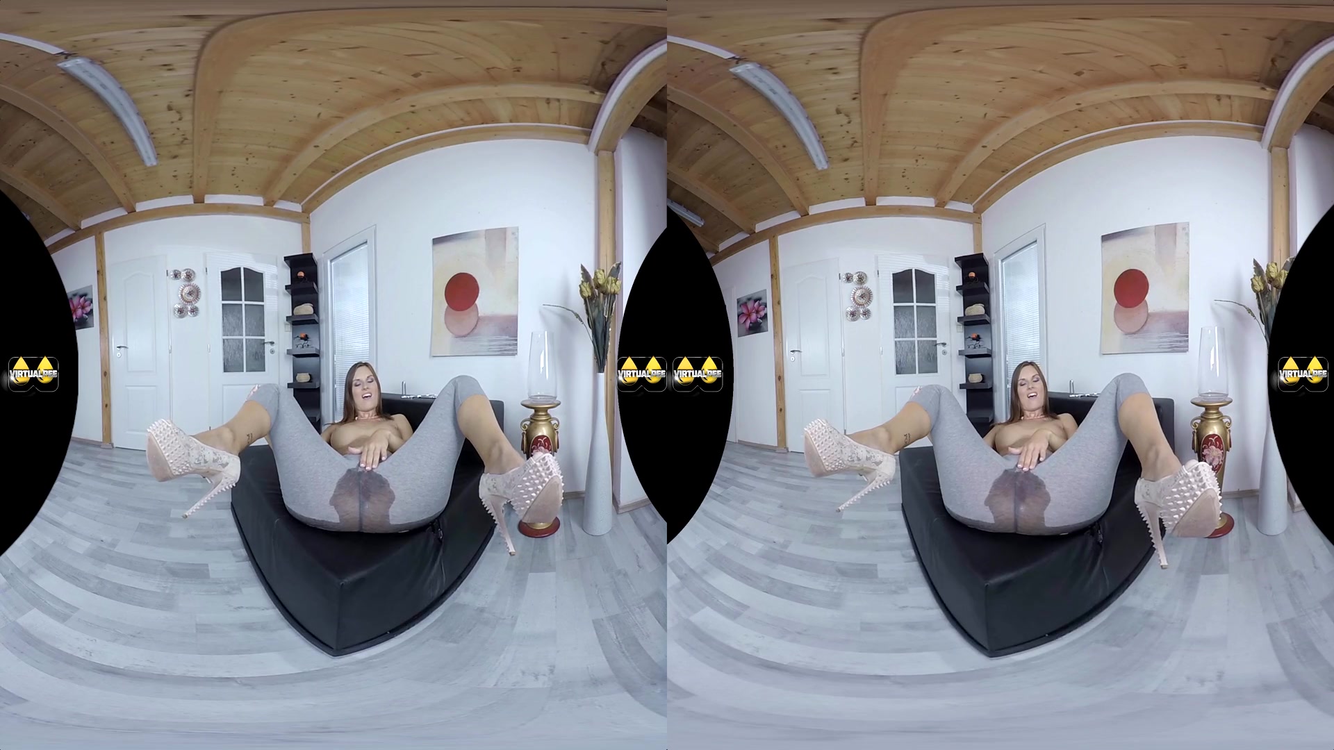 Jennifer Jane in The Golden One - VirtualPee