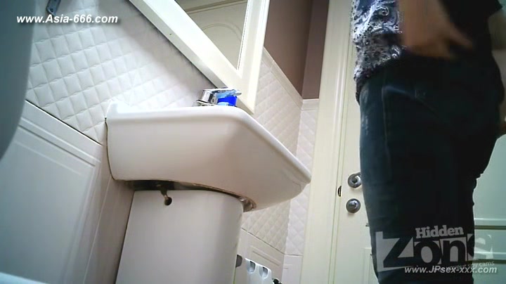 peeping blondes go to toilet.48