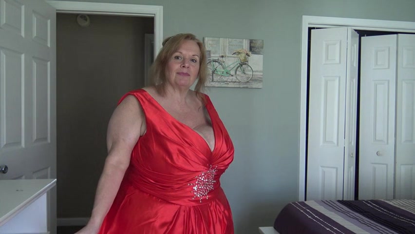 Suzie 44K Busty Milf Fantasies