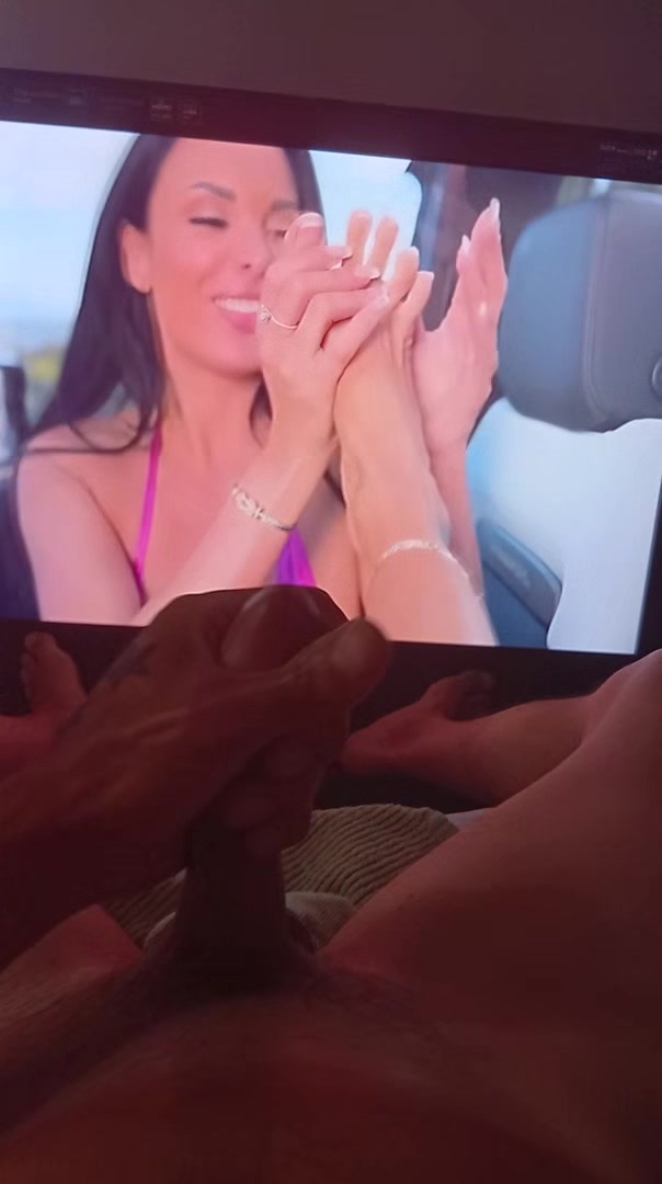 Pleasure my self to sexy toe sucking