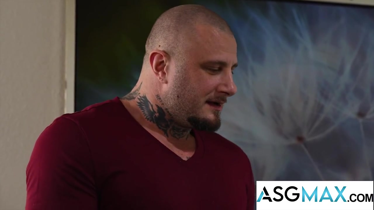 Straight Massive Inked Hunk Tries Barebacking Twink Roomate For The 1st Time