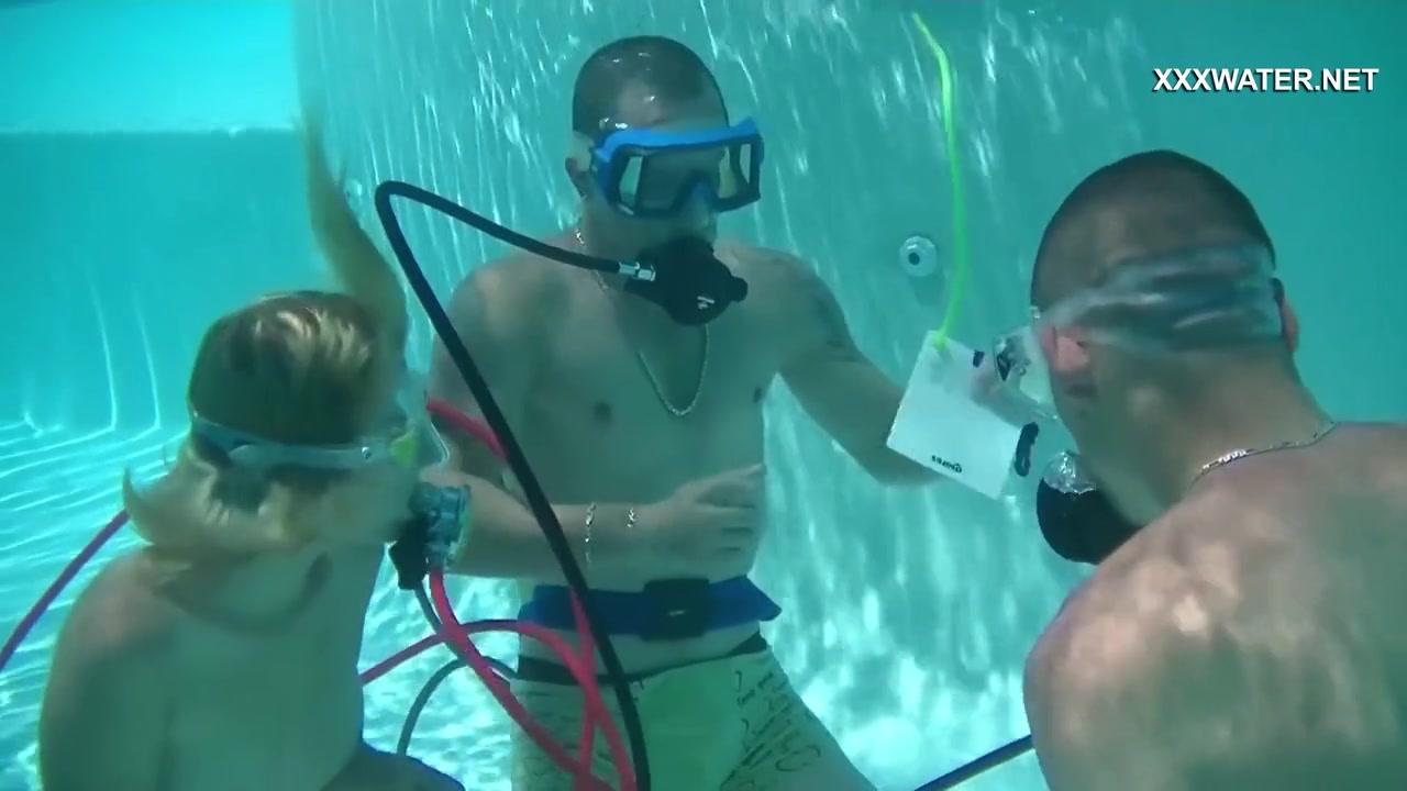 Cum Everywhere In The Pool From Blowjobs Of Cruz