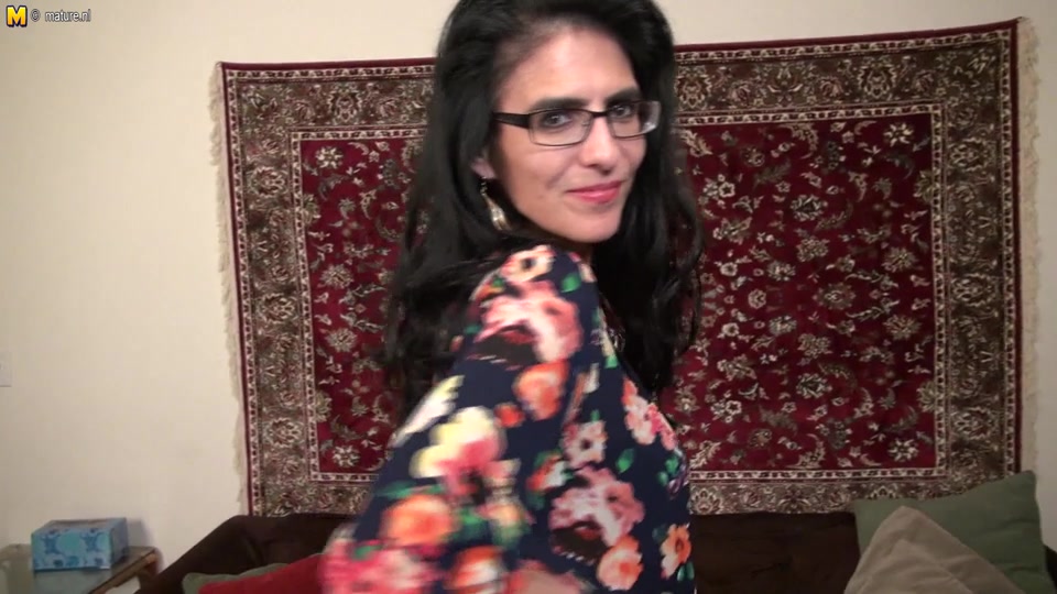 This American Housewife Takes The Time To Please Herself - MatureNL