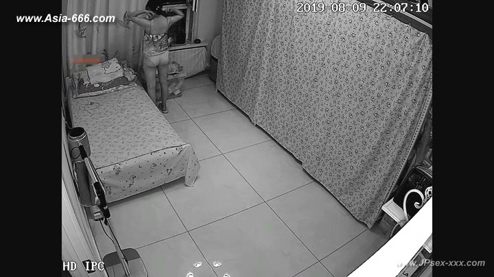 Hackers use the camera to remote monitoring of a lover's home life.383