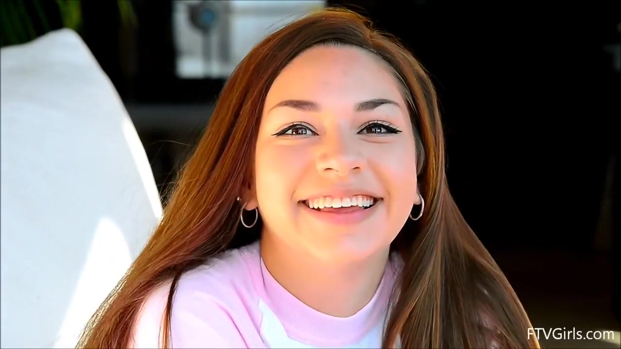Beautiful Nymph Solo Pussy Rubbing Clip