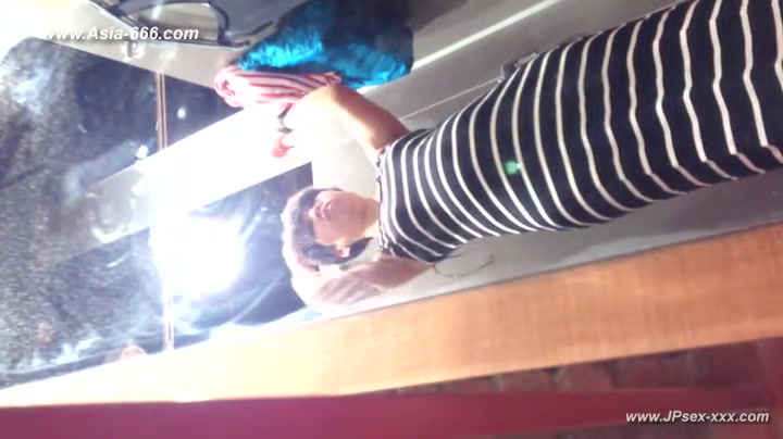 peeping singapore changeroom.4