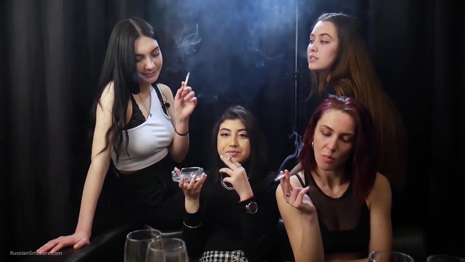 Smoking Kisses Party With 4 Girls