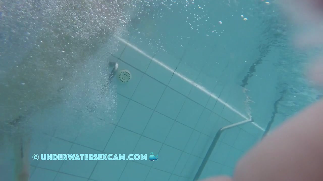 In This Underwater Video We See A Lot Of Piercings And Tattoos