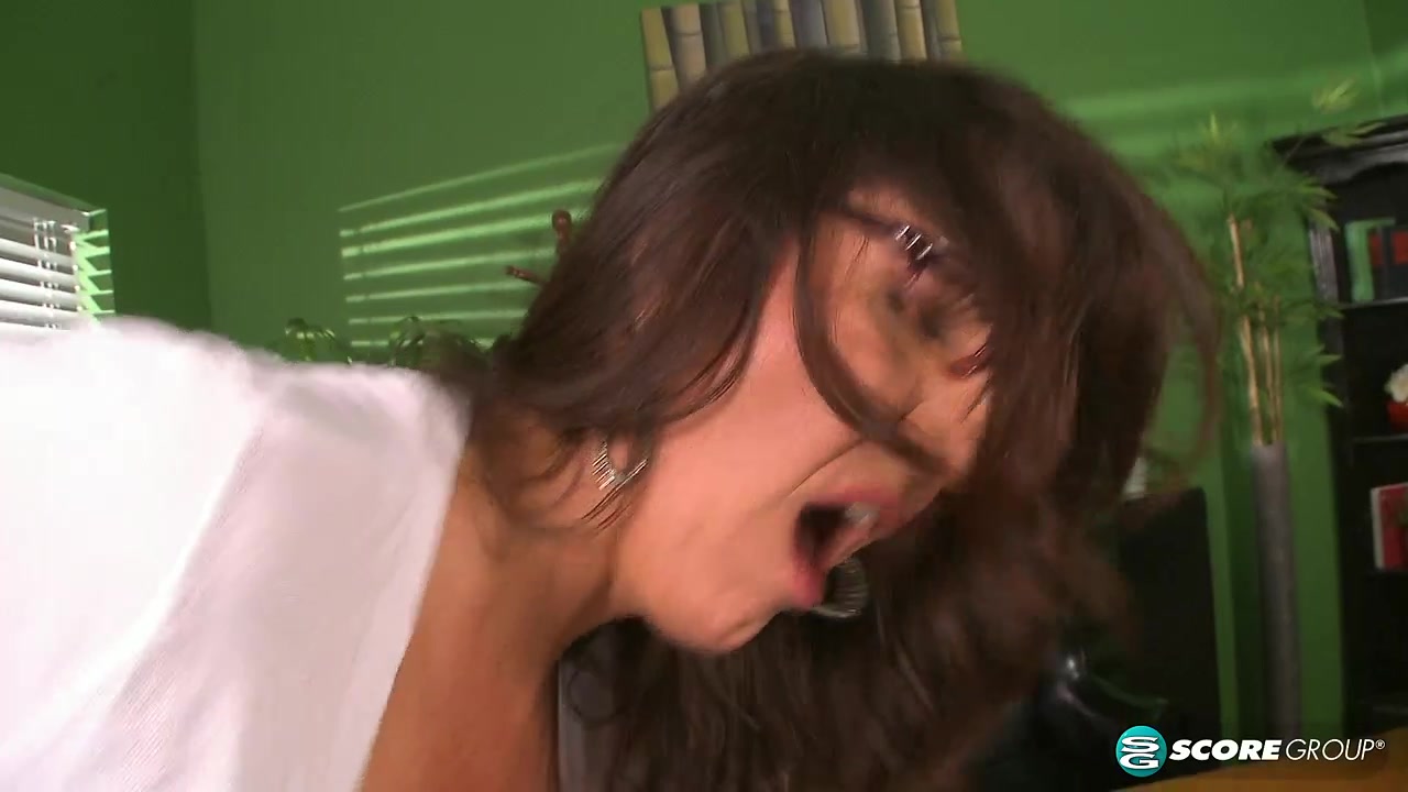 Fucking the big-titted MILF who's wearing glasses - 40SomethingMag
