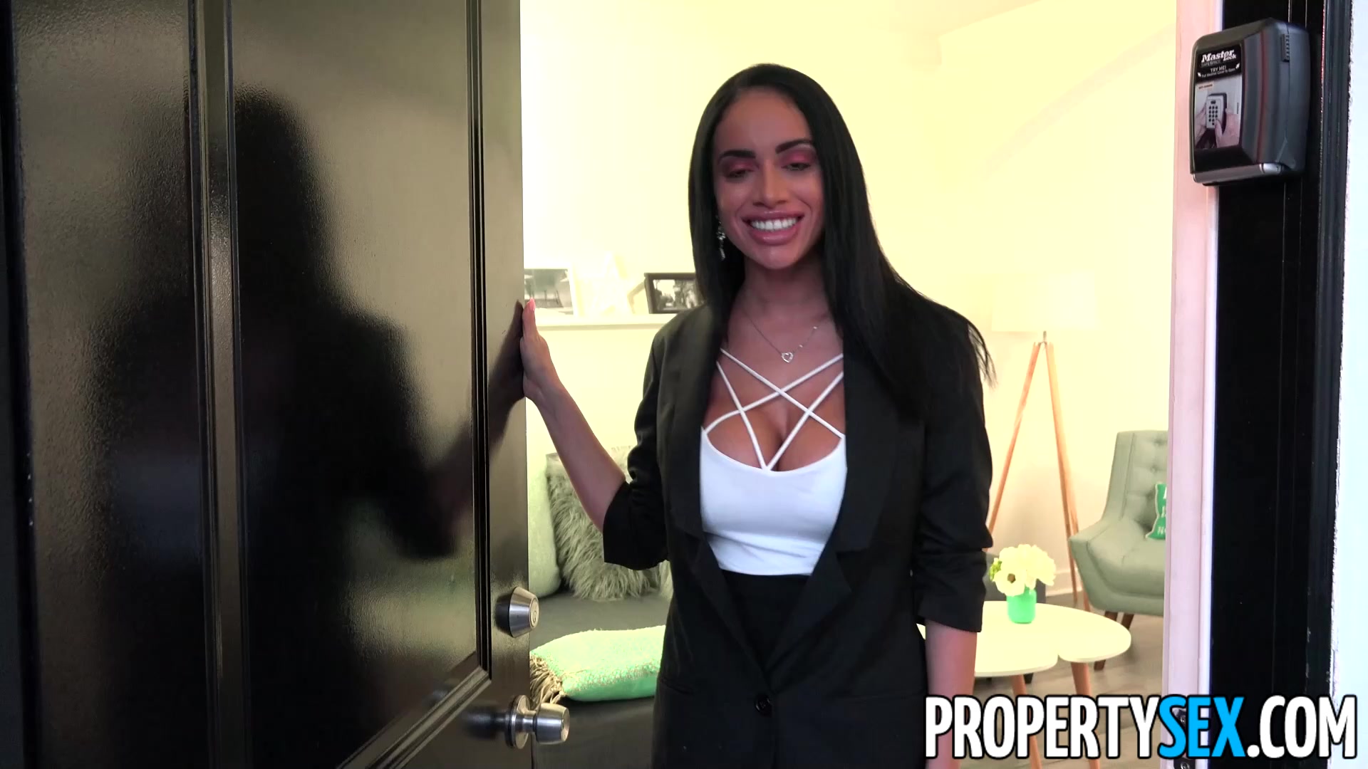 PropertySex Desperate Victoria June Needs To Make Sale