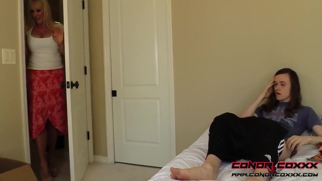 Milf Fucks Stepsons Friend - Alexis Golden And Conor Coxxx