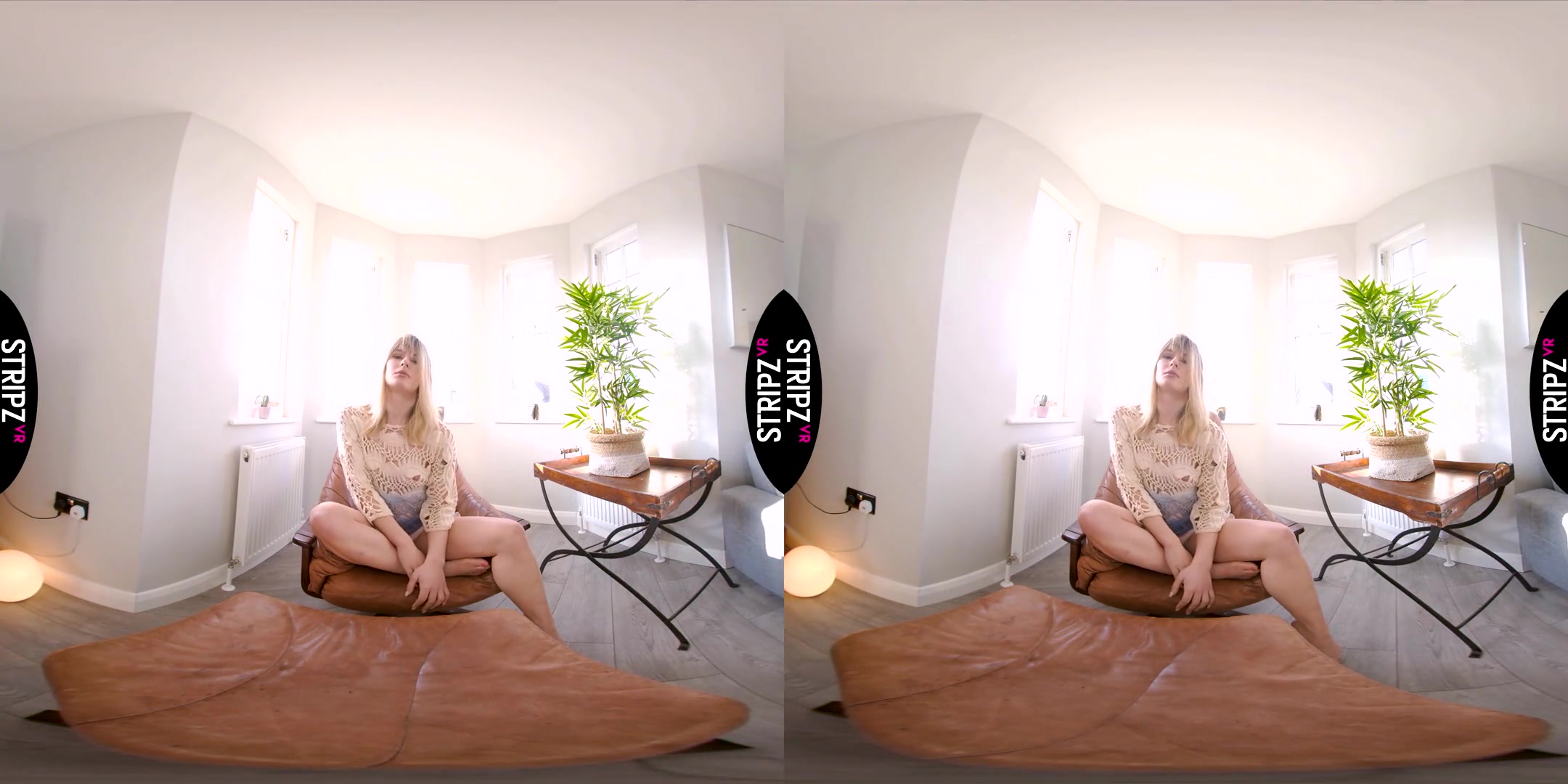 Pippa Doll in Cool Vibes - StripzVR