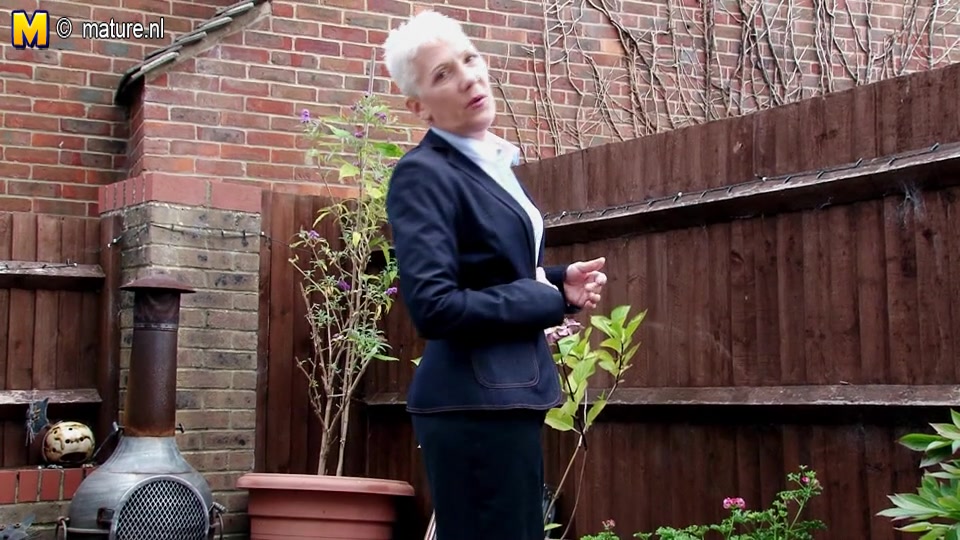 Naughty British Mature Lady Masturbating In Her Garden - MatureNL