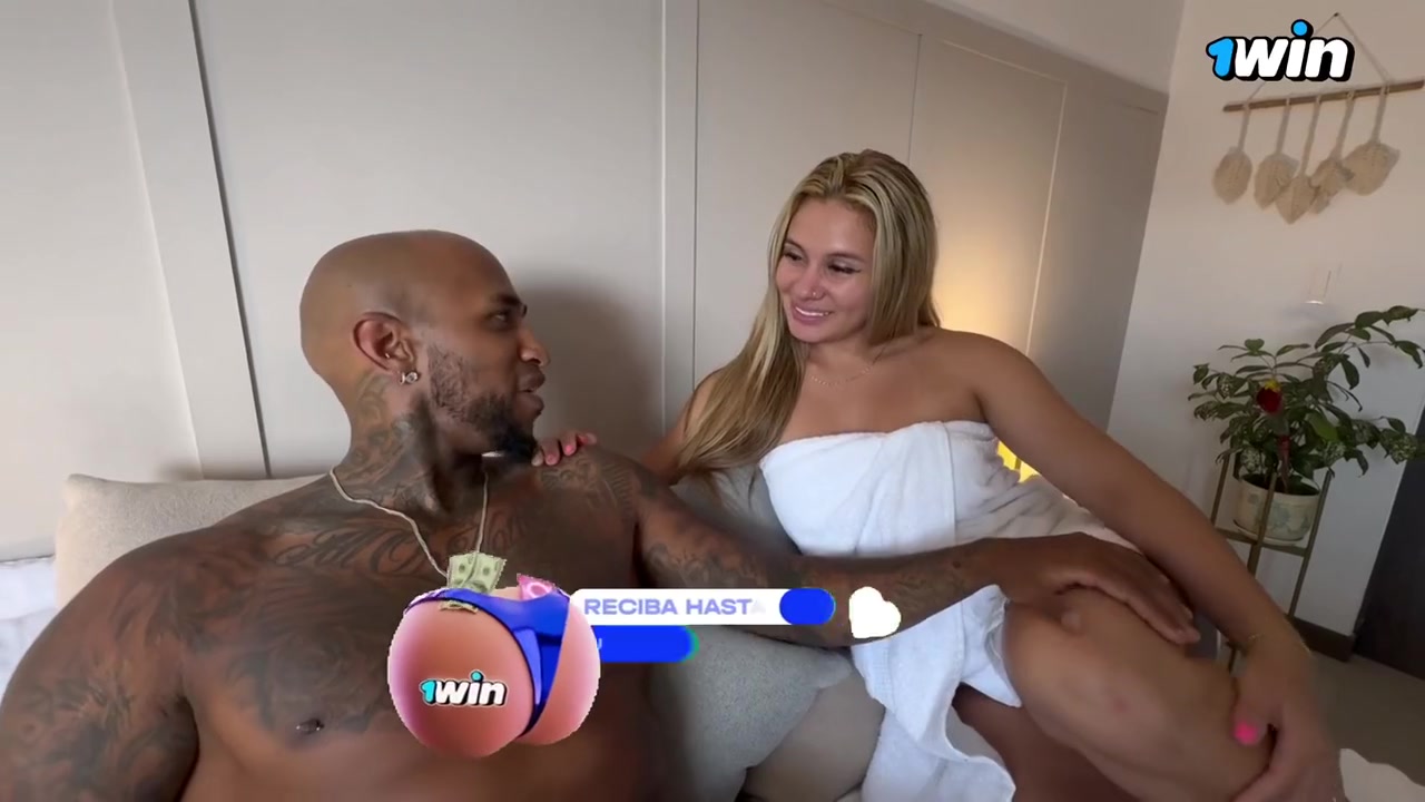 Rubia Latina Seduce