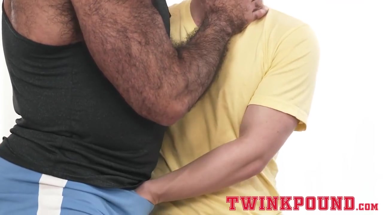 Dilfs And Bottoming For Two Studs - Lawson James, Kyle Steele And Grant Ducati