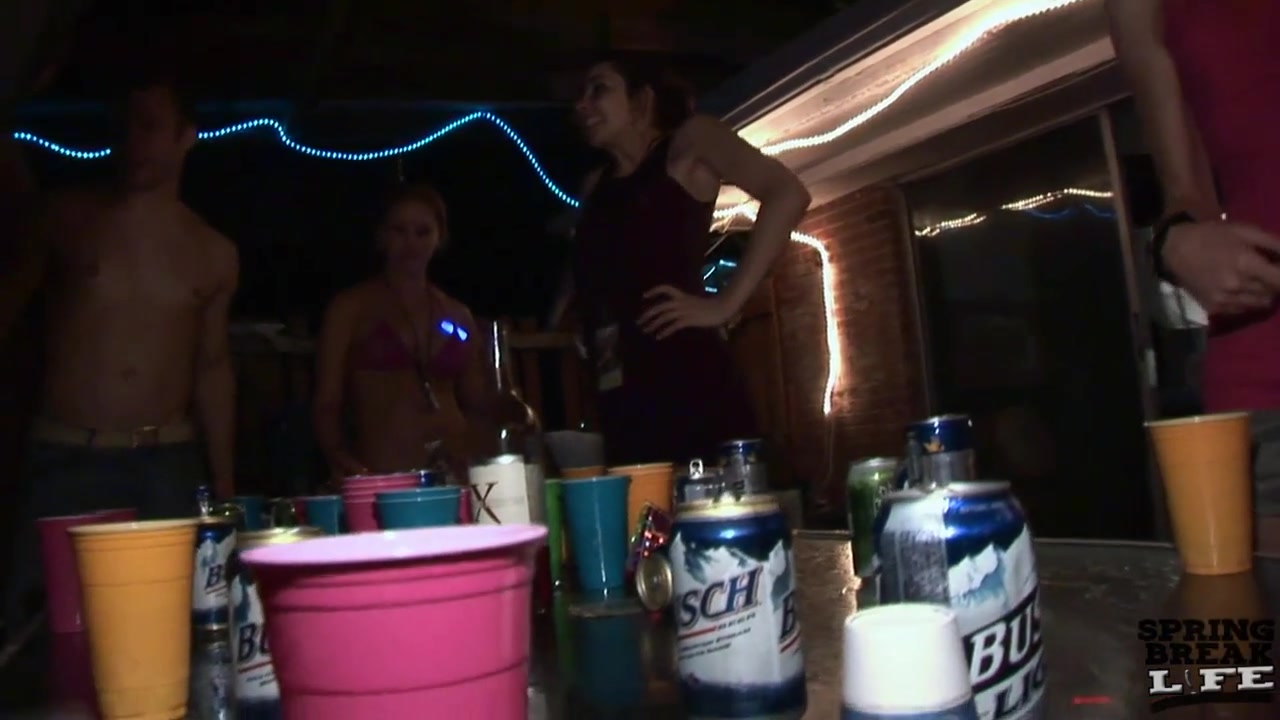 Girls Getting Ready then Night Time Beach Party - SpringbreakLife