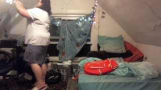 fat white girl buttcrack cleaning and making bed