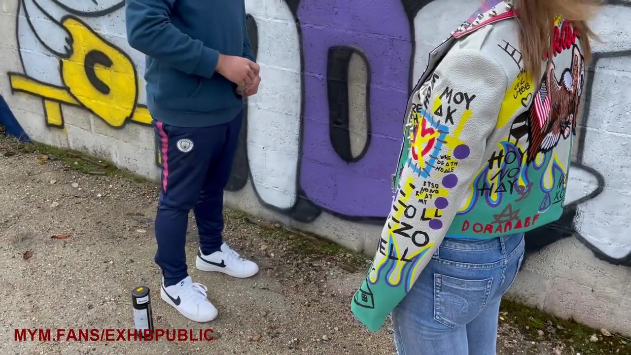 I Show Off In Front Of A Tagger In Public Sex He Cum On My Pussy