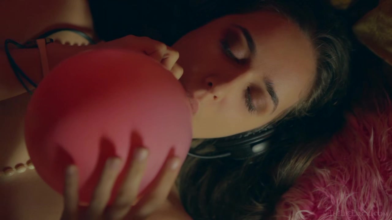 Bubble Gum 2 - Emily J - TheLifeErotic