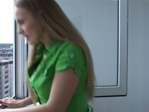 Intimate sex movie with lengthy haired gal oral in the car