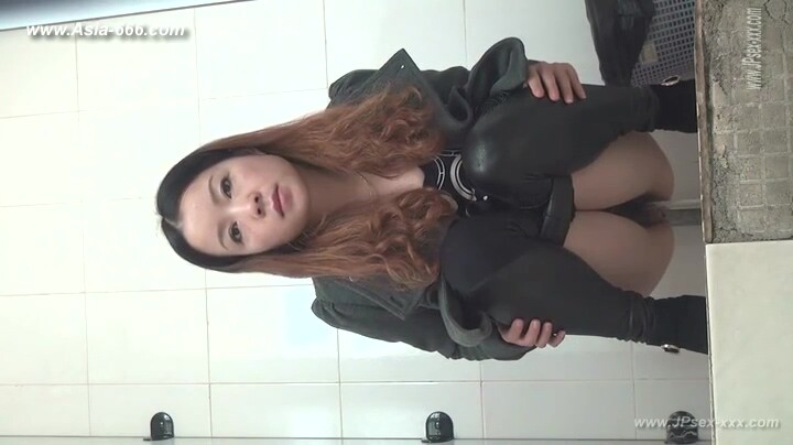 chinese girls go to toilet.133