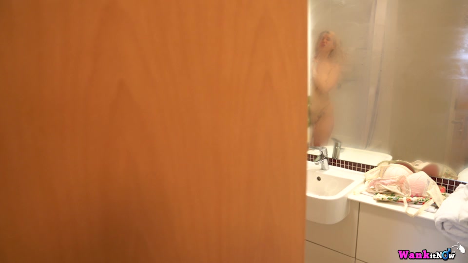 Dolly - Shower WANK - Sexy Videos - WankitNow