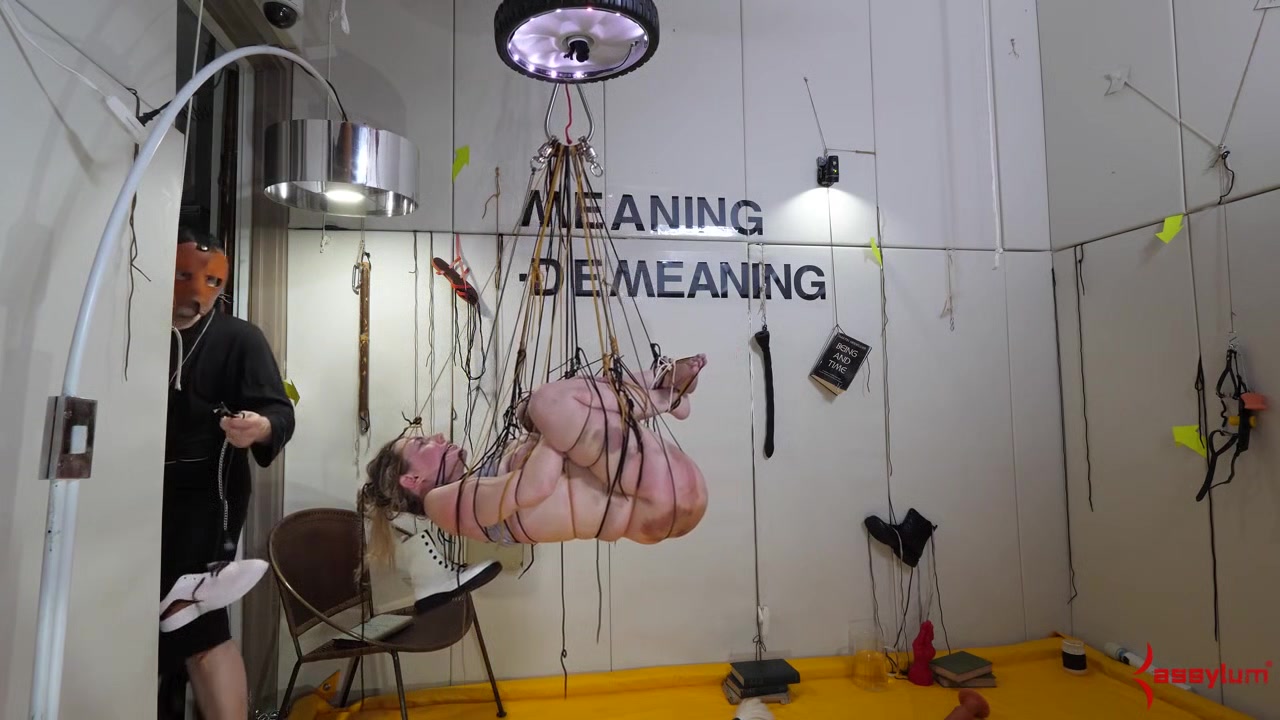 Cock jerking BDSM babe on her knees