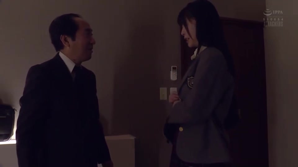 07528 Beautiful girl in agony