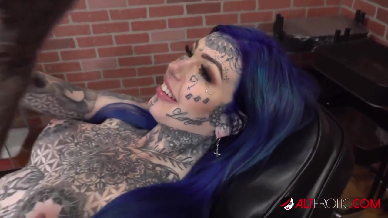 20 Gets A New Tattoo Split - Amber Luke And No Se