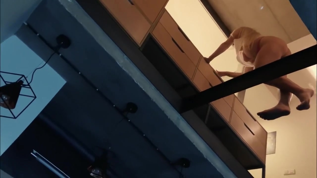 Voyeuring The Big Ass Milf Sexy And Hot Babysitter From The Glass Bottom