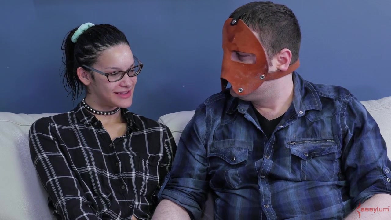 Fetish babe drinking piss and gagging