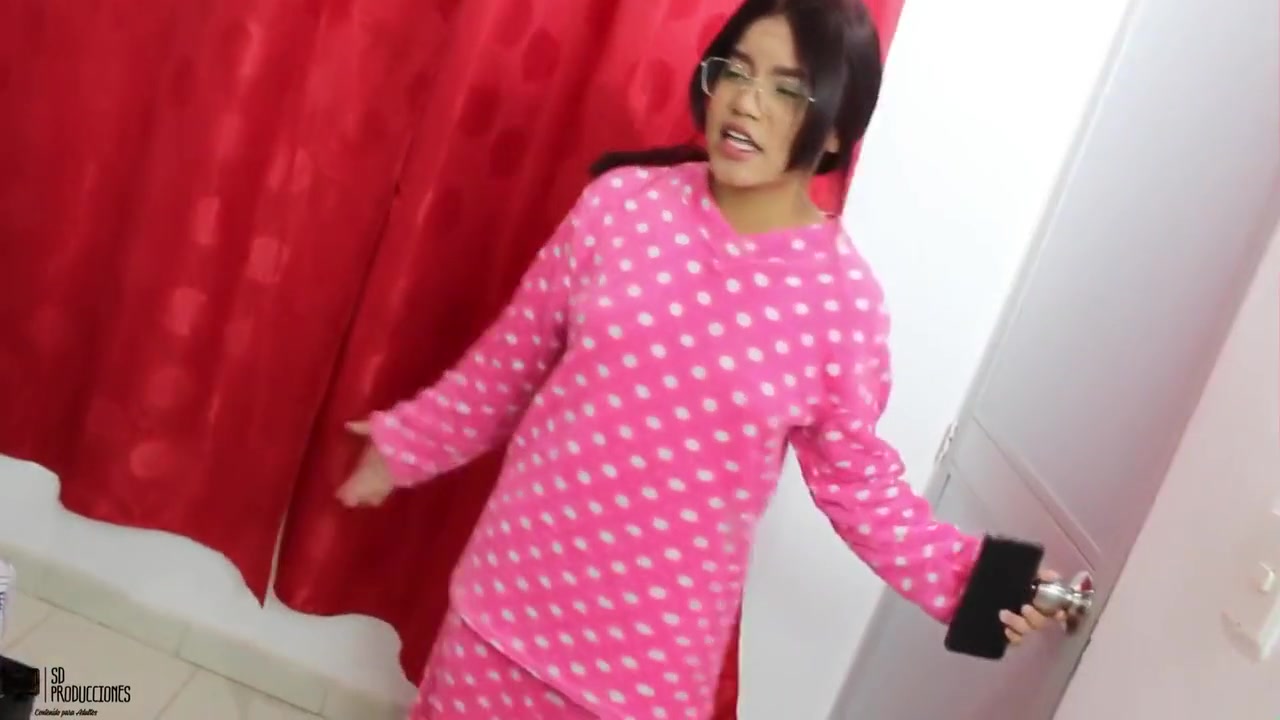 Horny Stepbrother Loses His Virginity With His Own Stepsister At Home - Porn In Spanish