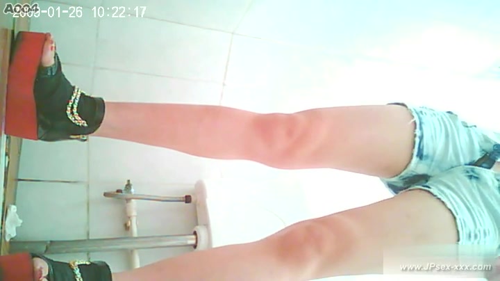 chinese girls go to toilet.12