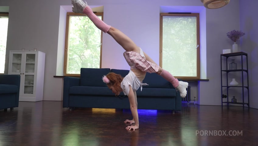 First PISS / First DPP with a flexible teen 18+ babe - PissVids