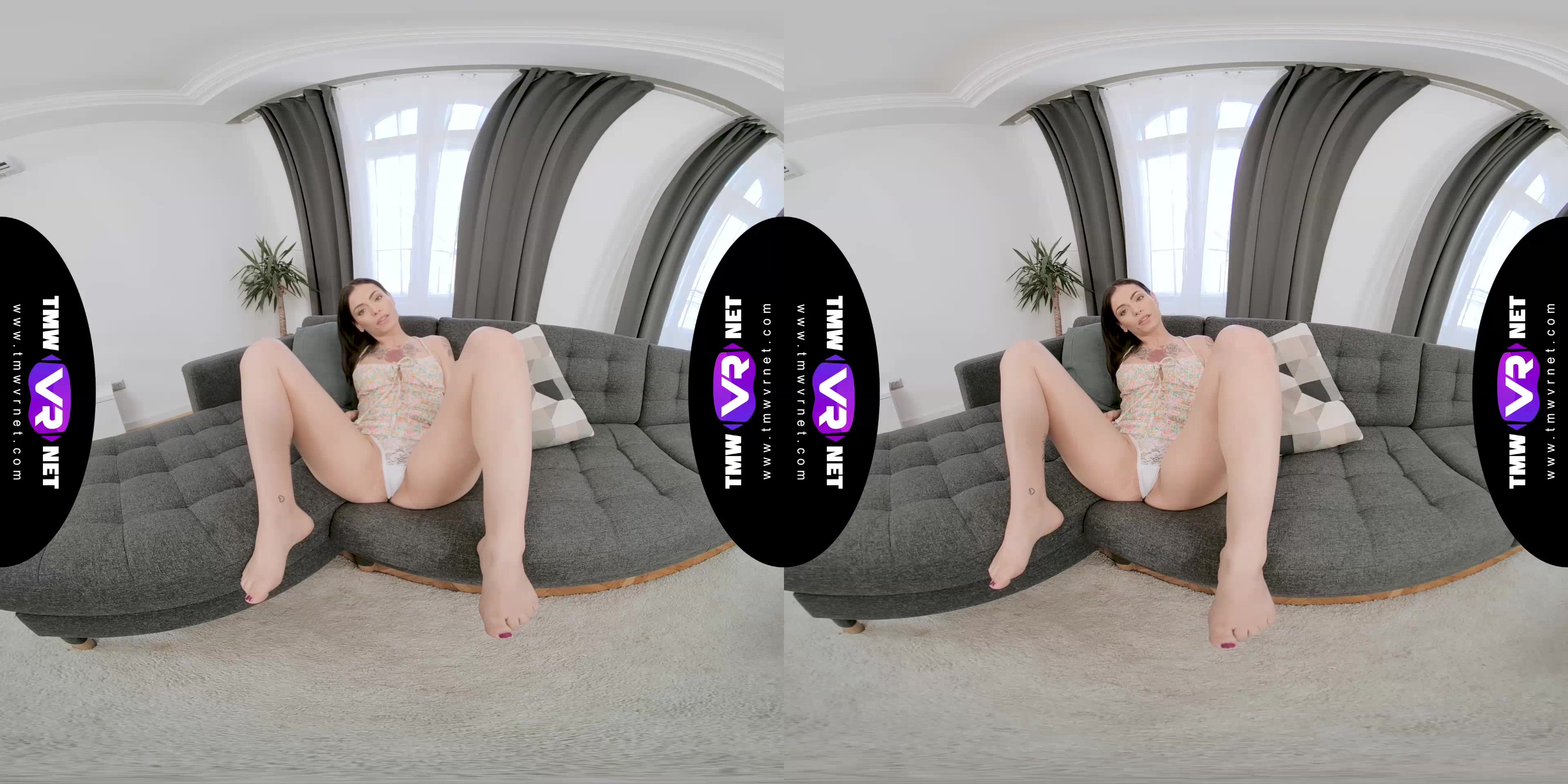 Cutie in need performs a striptease - TmwVRnet