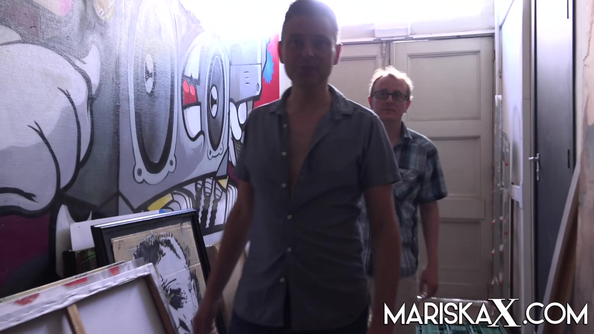 MARISKAX Caroline gets blindfolded and double dicked