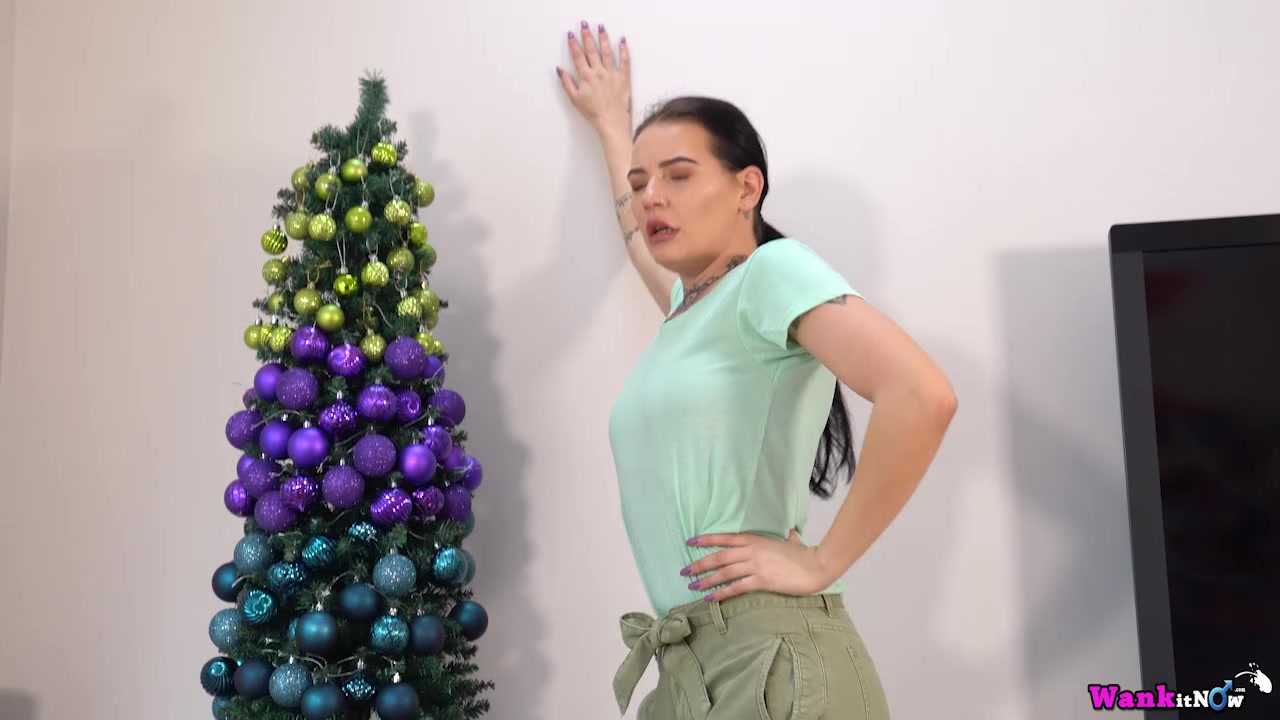 Keeley - Christmas CUMS Early - Sexy Videos - WankitNow