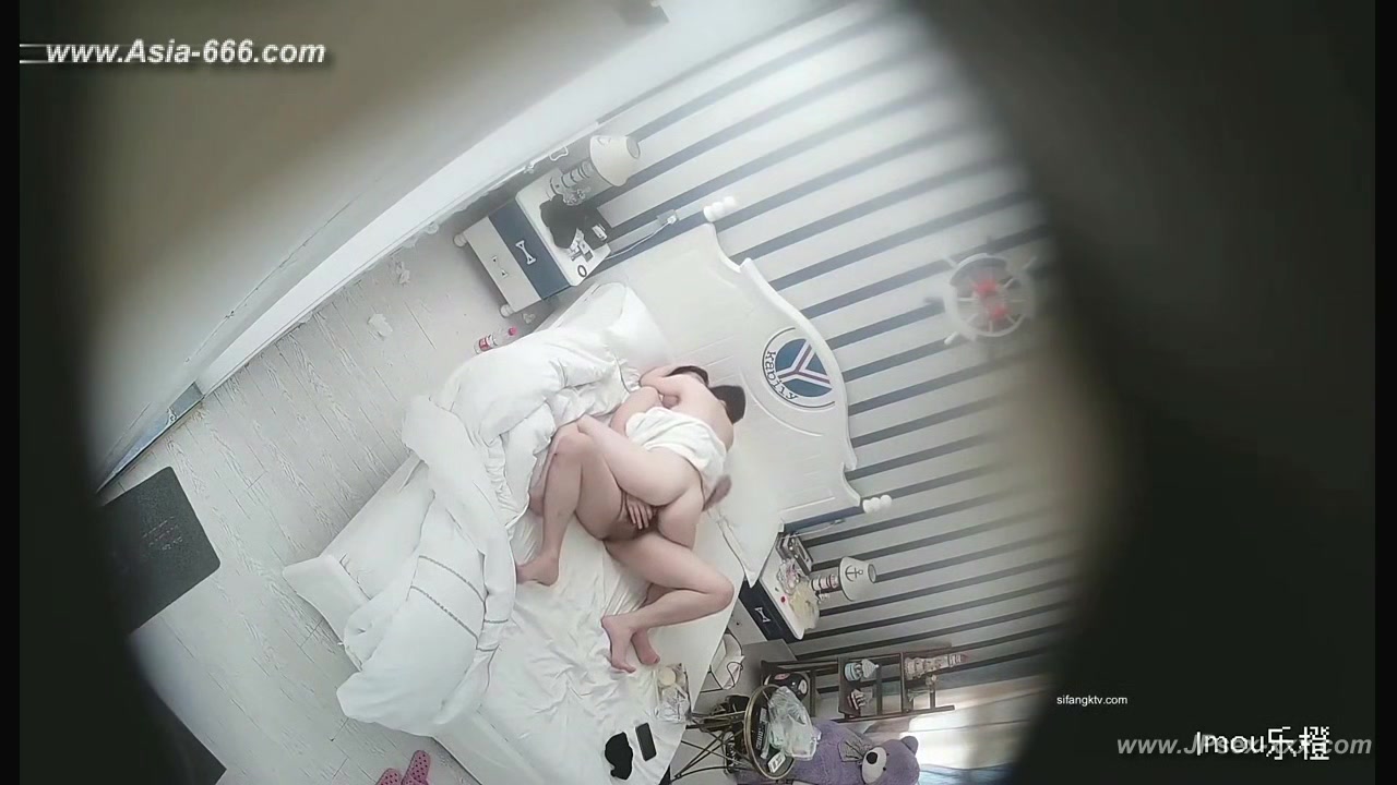 Hackers use the camera to remote monitoring of a lover's home life.639