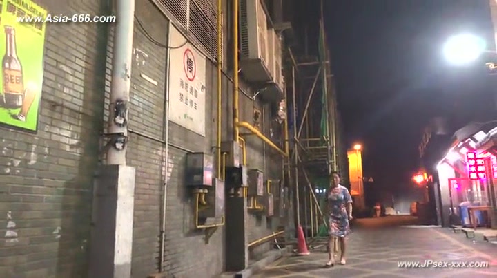 chinese girls go to toilet.137