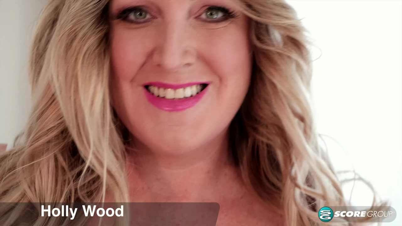 Holly Wood: Big Boobs & Bikinis