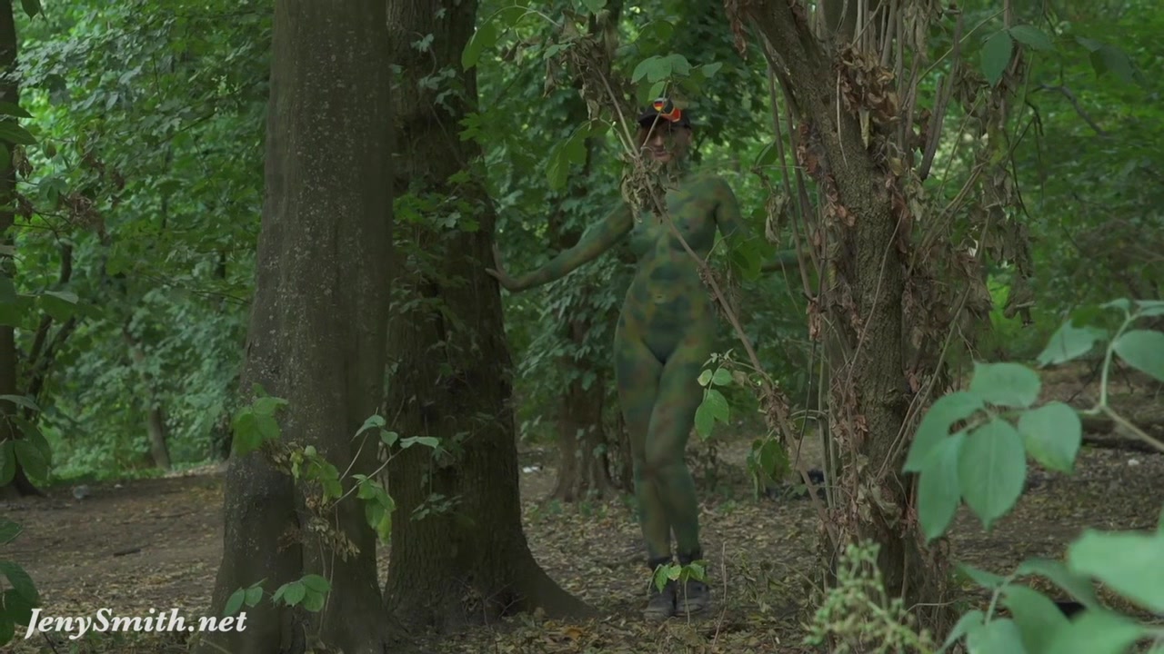 INVISIBLE NAKEDNESS IN THE CITY. BODY ART WITH PUBLIC NUDE BY JENY SMITH