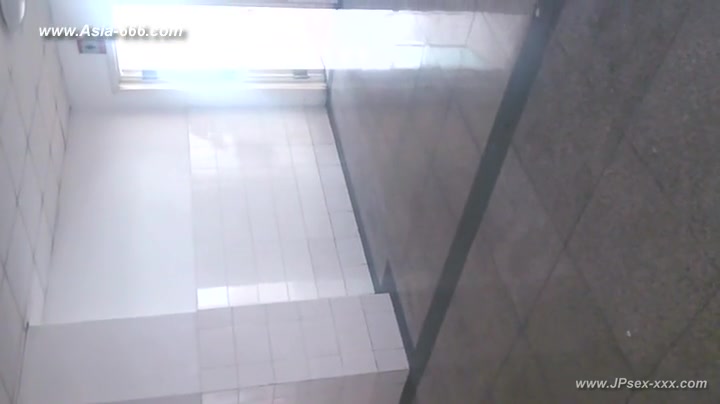 chinese girls go to toilet.20