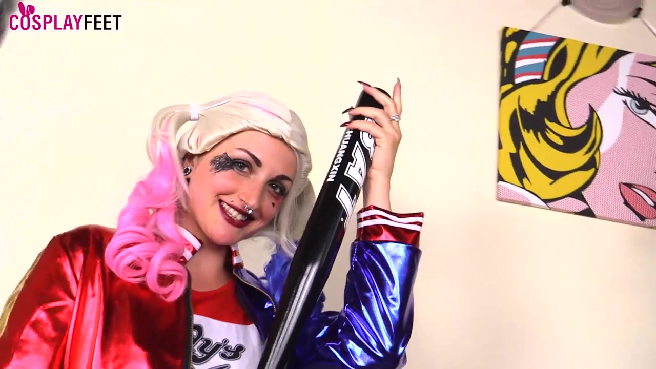 Medusa blonde looks insanely hot in Harley Quinn cosplay costume with black nylons