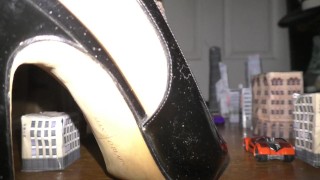 amaninheels  Manolo Blahniks Stroll Through Town (teaser)