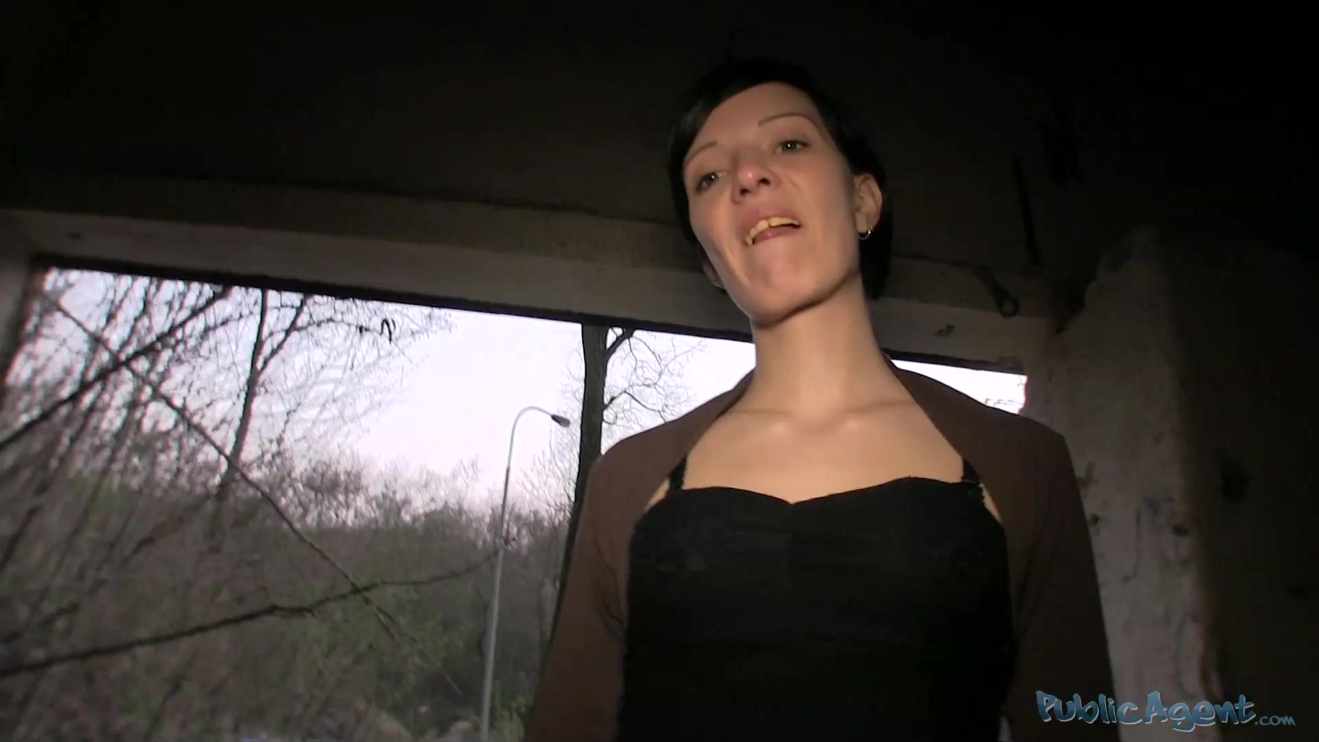 Amateur girl met in a park is ready to fuck for some extra money