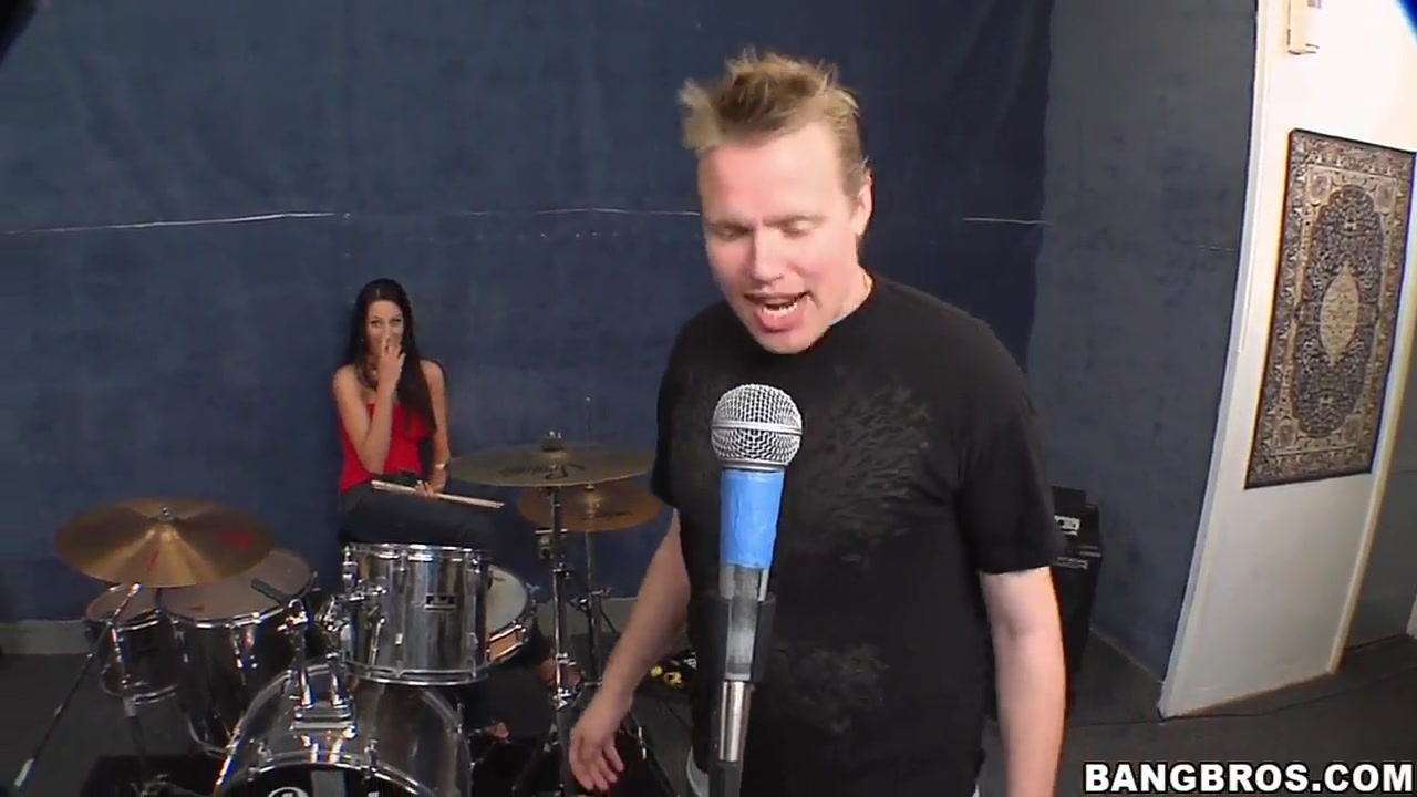 Guy seduces sexual Kortney Kane to fuck well