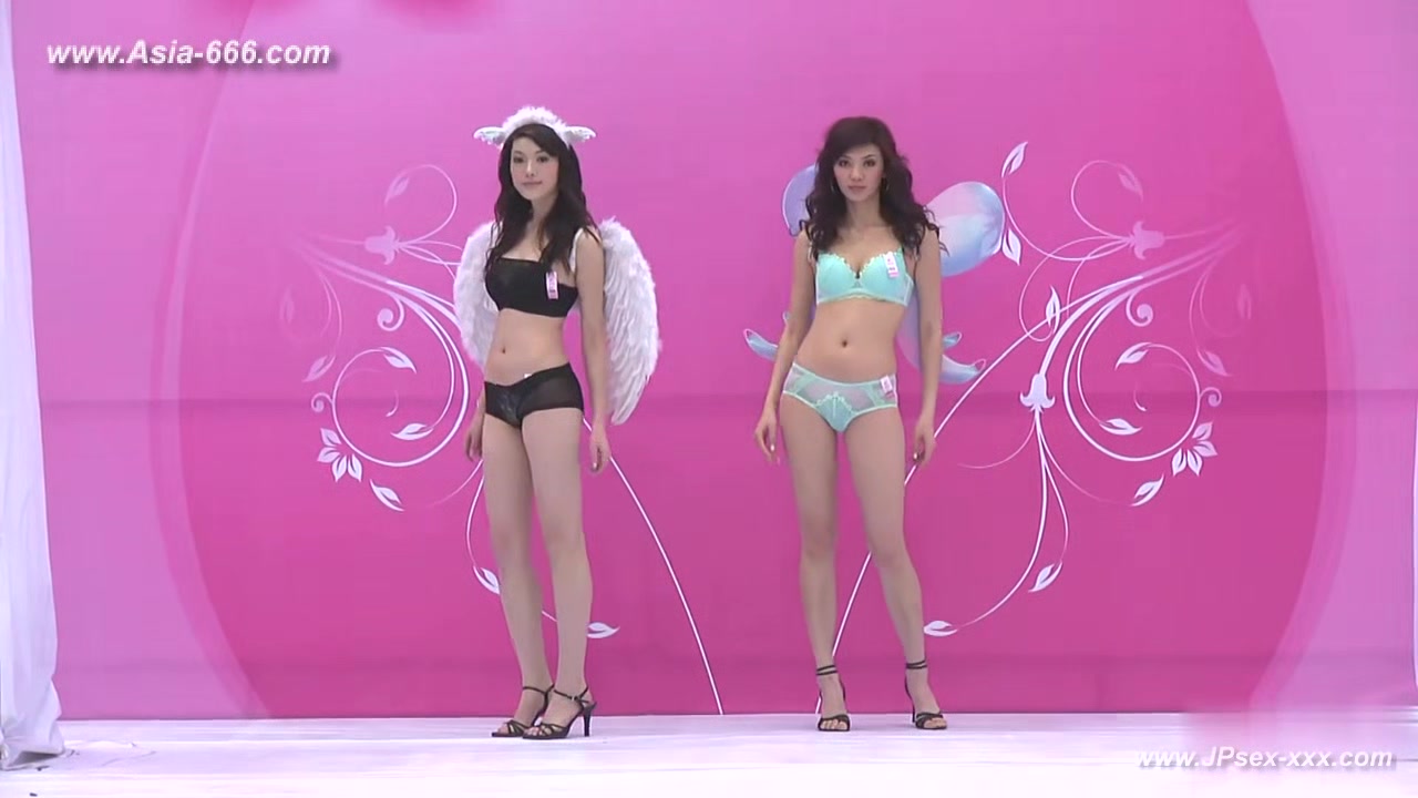 Chinese model in sexy lingerie show.4